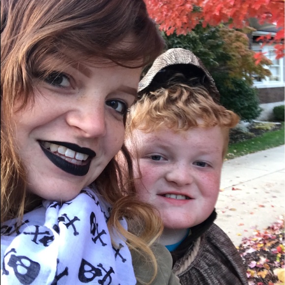 ✨Meet your Posher, Amber✨ - Picture 3 of 6